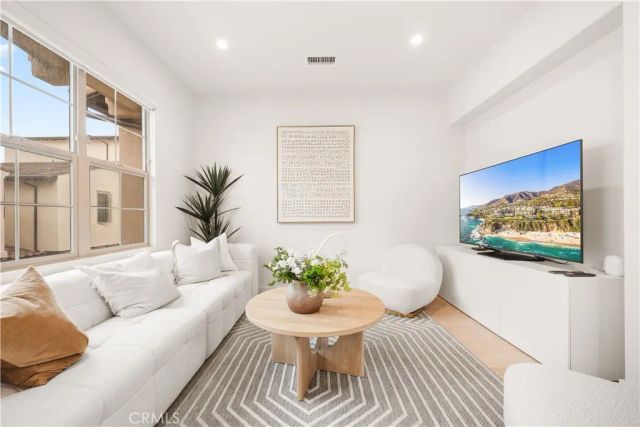 184 Elkhorn, Irvine, CA 92618