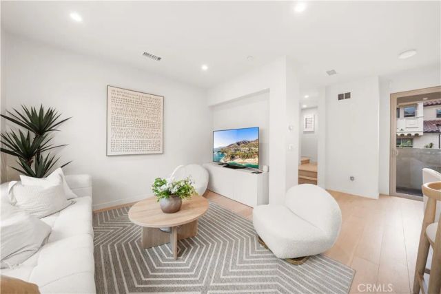 184 Elkhorn, Irvine, CA 92618