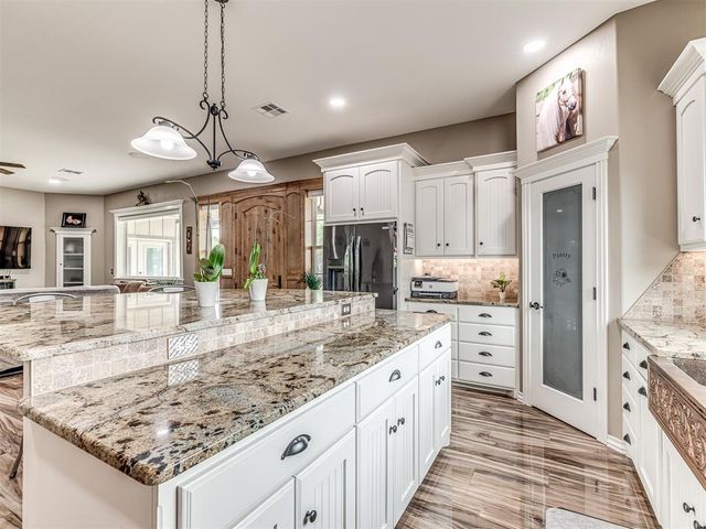 3921 NW 6th Street, Newcastle, OK 73065