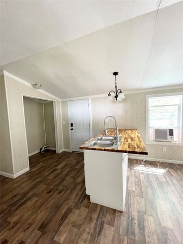 433 Capricorn Drive, Granbury, TX 76049