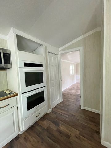 433 Capricorn Drive, Granbury, TX 76049