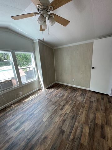 433 Capricorn Drive, Granbury, TX 76049