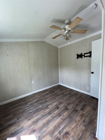 433 Capricorn Drive, Granbury, TX 76049