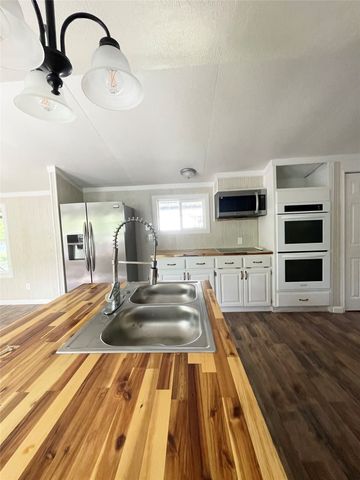 433 Capricorn Drive, Granbury, TX 76049
