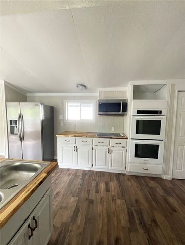 433 Capricorn Drive, Granbury, TX 76049