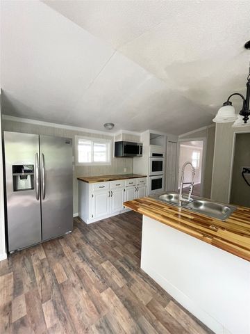 433 Capricorn Drive, Granbury, TX 76049