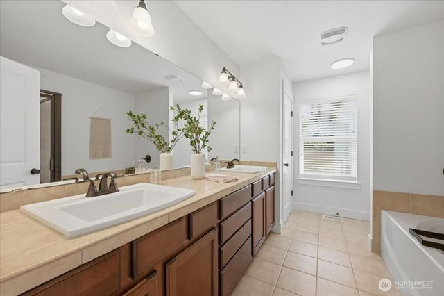 9330 Templeton Avenue SE, Snoqualmie, WA 98065