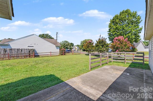 10439 Green Hedge Avenue, Charlotte, NC 28269