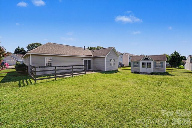 10439 Green Hedge Avenue, Charlotte, NC 28269