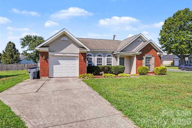 10439 Green Hedge Avenue, Charlotte, NC 28269