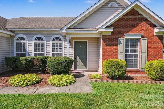 10439 Green Hedge Avenue, Charlotte, NC 28269