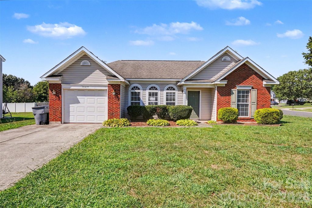 10439 Green Hedge Avenue, Charlotte, NC 28269