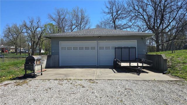 612 N Cedar Street, Cameron, MO 64429