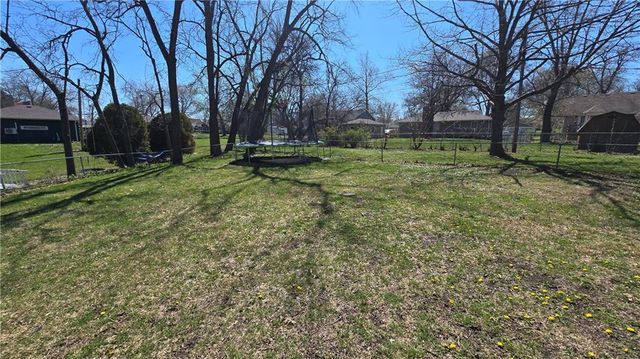 612 N Cedar Street, Cameron, MO 64429