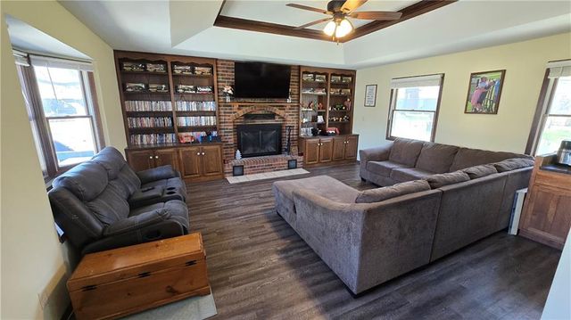 612 N Cedar Street, Cameron, MO 64429