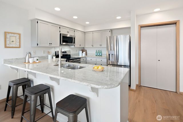 556 Holly Drive, Edmonds, WA 98020