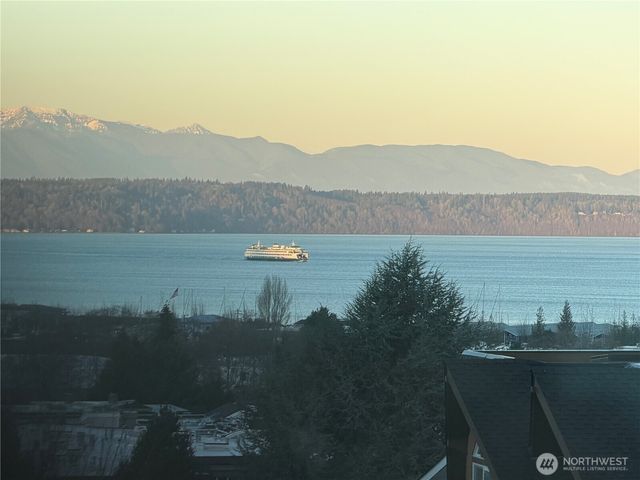 556 Holly Drive, Edmonds, WA 98020