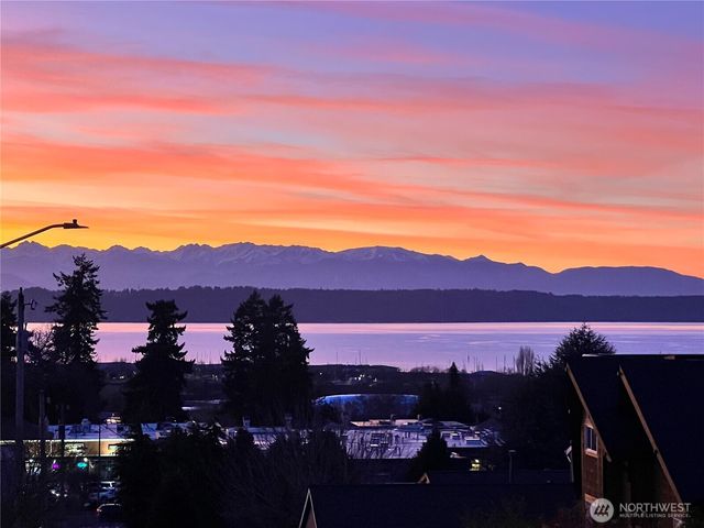 556 Holly Drive, Edmonds, WA 98020