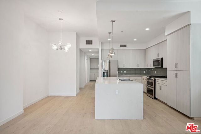 1746 Garfield Place 101, Los Angeles, CA 90028