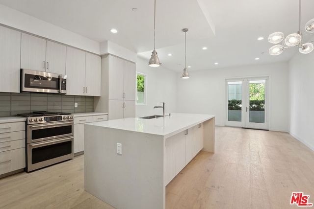 1746 Garfield Place 101, Los Angeles, CA 90028