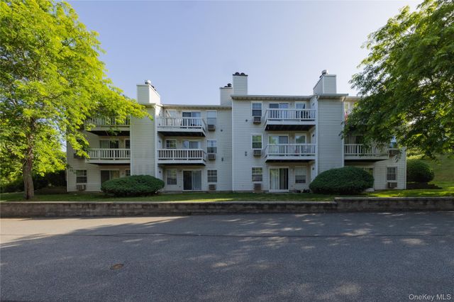 27 Lexington Hill 8, Harriman, NY 10926
