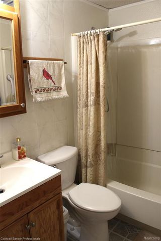 10593 9 Mile Road, Whitmore Lake, MI 48189