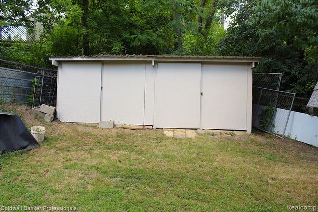 10593 9 Mile Road, Whitmore Lake, MI 48189