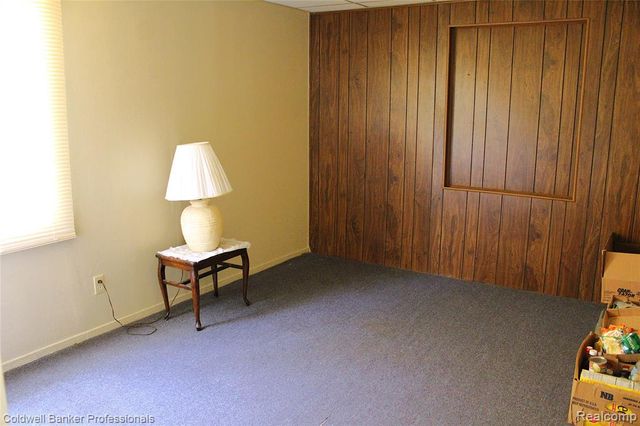 10593 9 Mile Road, Whitmore Lake, MI 48189