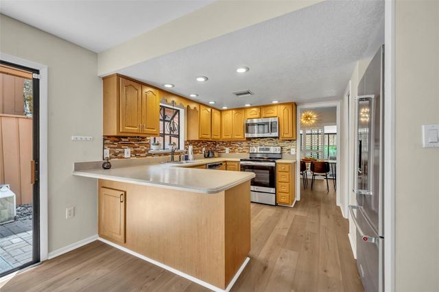 104 OAKS COURT, Sanford, FL 32771