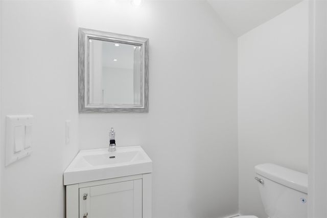 504 Walker ST, Smithville, TX 78957