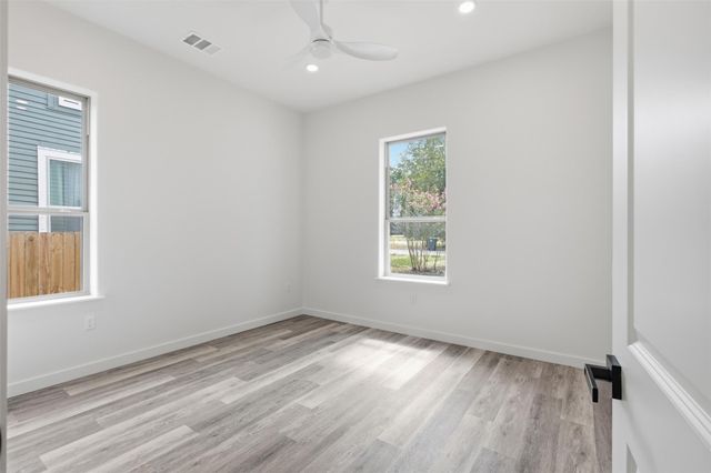 504 Walker ST, Smithville, TX 78957