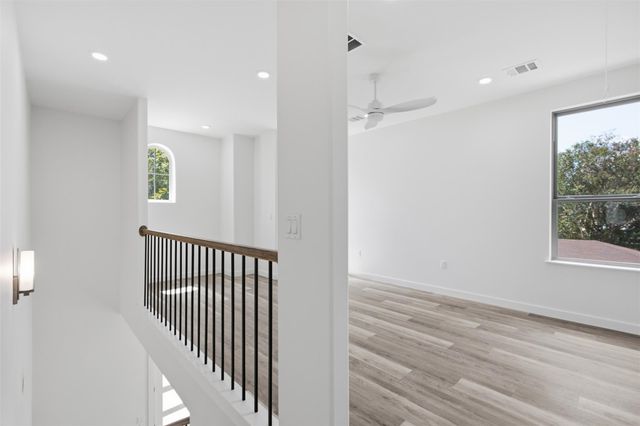 504 Walker ST, Smithville, TX 78957
