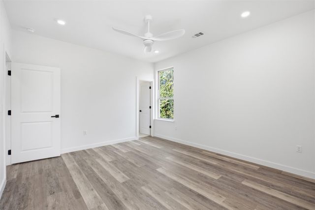 504 Walker ST, Smithville, TX 78957