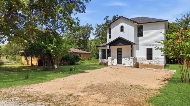 504 Walker ST, Smithville, TX 78957