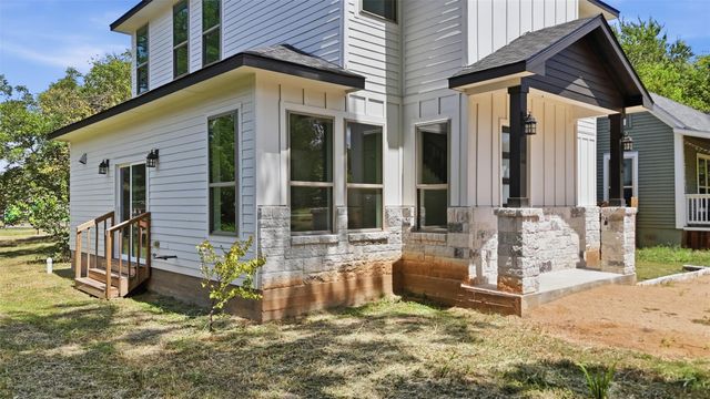 504 Walker ST, Smithville, TX 78957