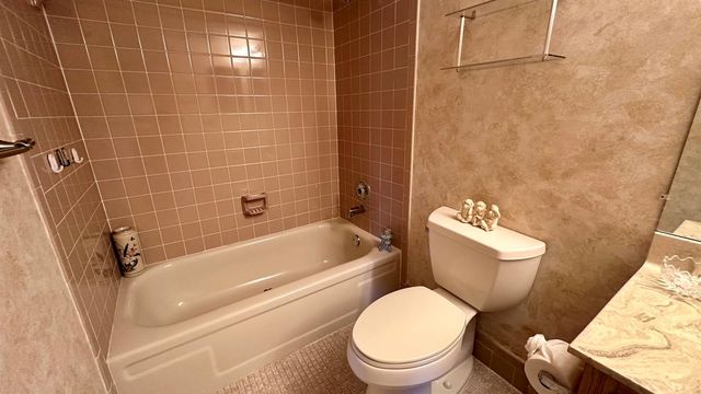 6585 Kensington Lane Apt 207, Delray Beach, FL 33446