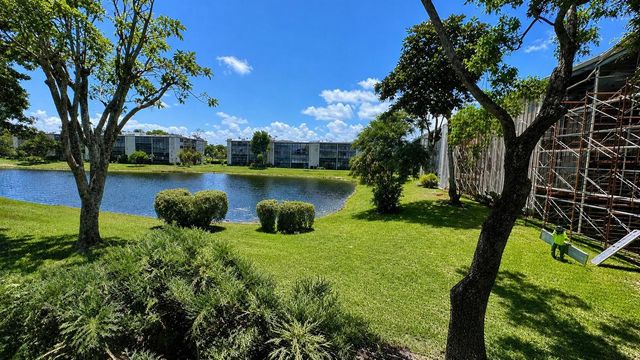 6585 Kensington Lane Apt 207, Delray Beach, FL 33446