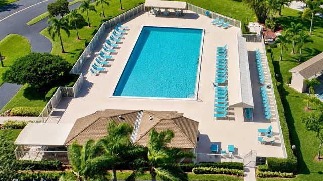 6585 Kensington Lane Apt 207, Delray Beach, FL 33446