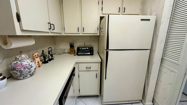 6585 Kensington Lane Apt 207, Delray Beach, FL 33446
