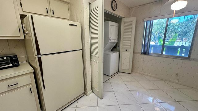6585 Kensington Lane Apt 207, Delray Beach, FL 33446