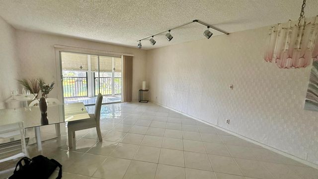 6585 Kensington Lane Apt 207, Delray Beach, FL 33446
