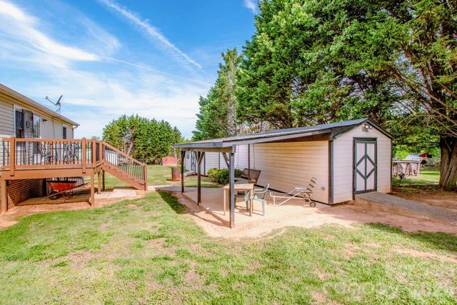 525 Mountain Meadows Drive, Bessemer City, NC 28016