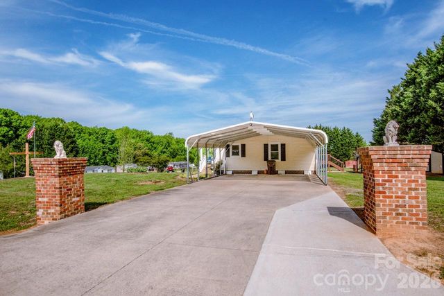 525 Mountain Meadows Drive, Bessemer City, NC 28016