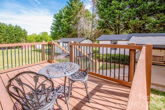 525 Mountain Meadows Drive, Bessemer City, NC 28016