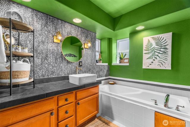 2315 20th Avenue NE, Olympia, WA 98506
