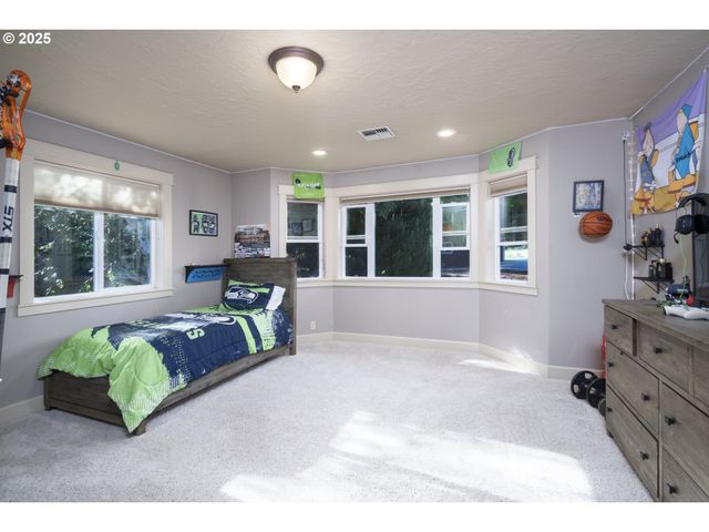 418 RIVERSHORE Dr, Roseburg, OR 97470