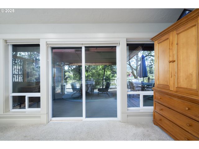 418 RIVERSHORE Dr, Roseburg, OR 97470