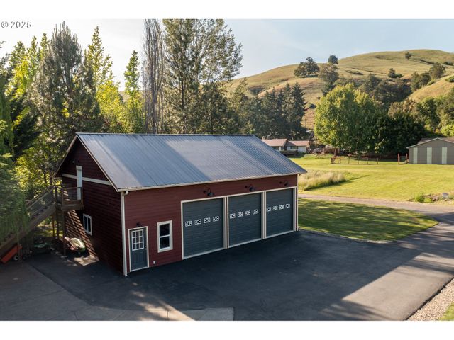 418 RIVERSHORE Dr, Roseburg, OR 97470