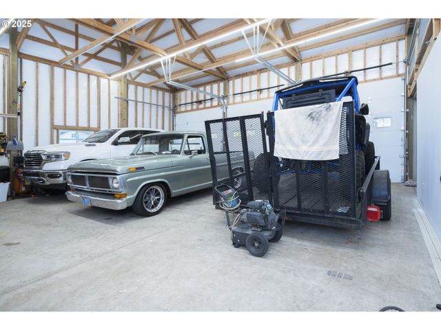 418 RIVERSHORE Dr, Roseburg, OR 97470