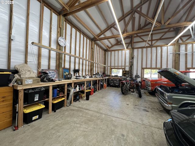 418 RIVERSHORE Dr, Roseburg, OR 97470